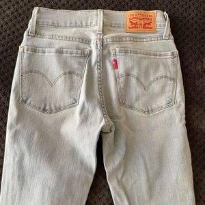 Levis skinny jeans in size 24. Never worn, without tags.